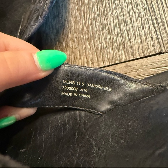 Frye men’s black leather flip flops - Picture 6 of 6